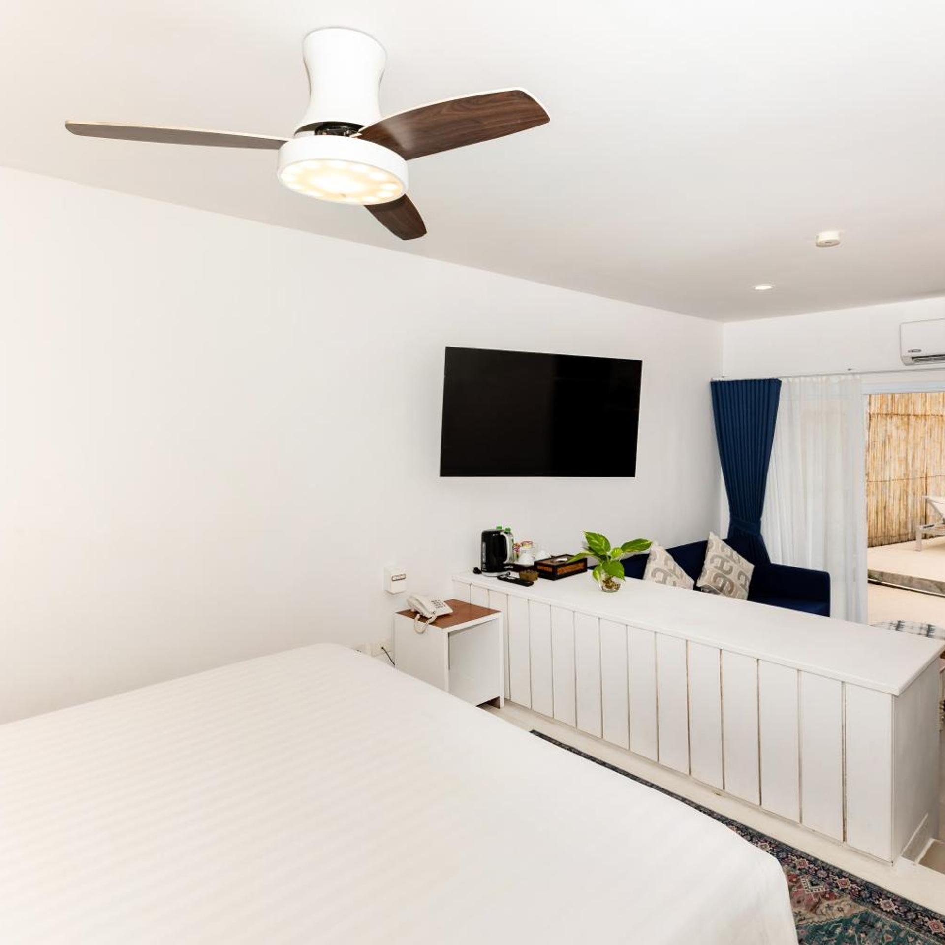 Suite with Pool View