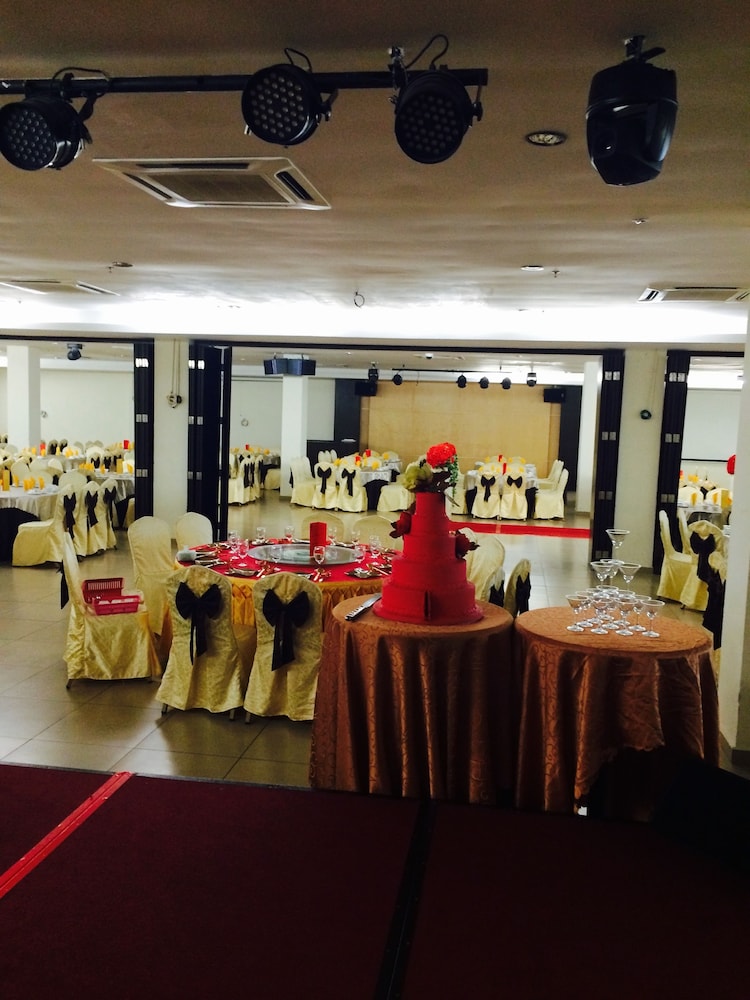 Grand Court Hotel 49/56