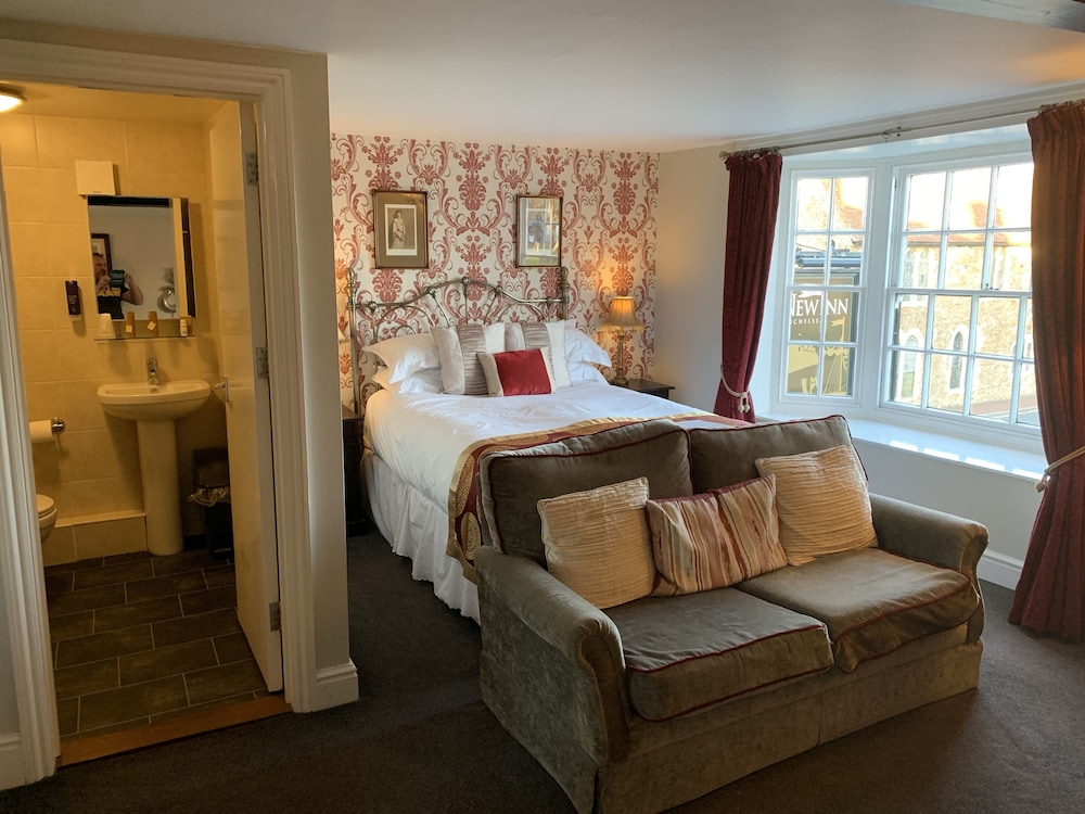 The New Inn 33/43