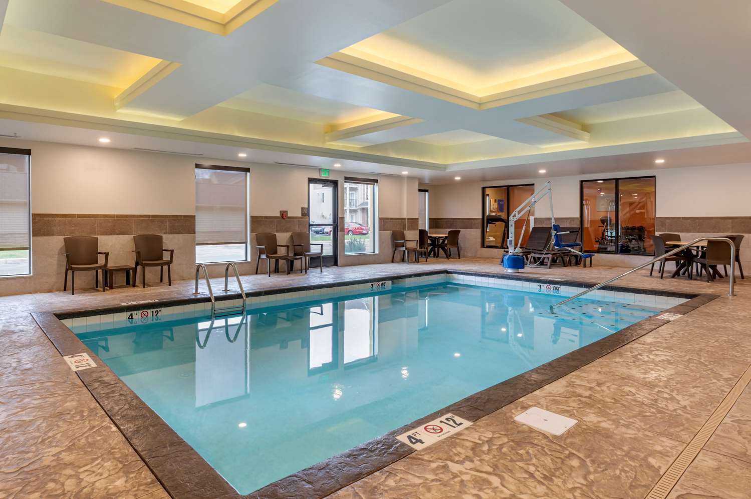 Comfort Suites Columbus Airport 24/43