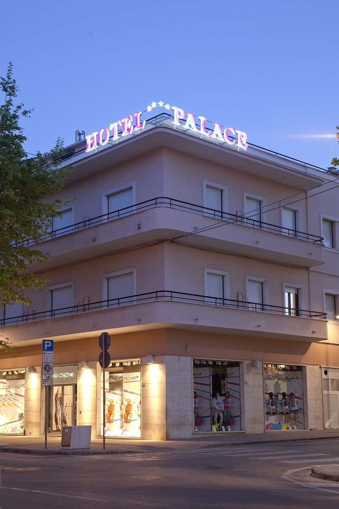 Palace Hotel 2/50