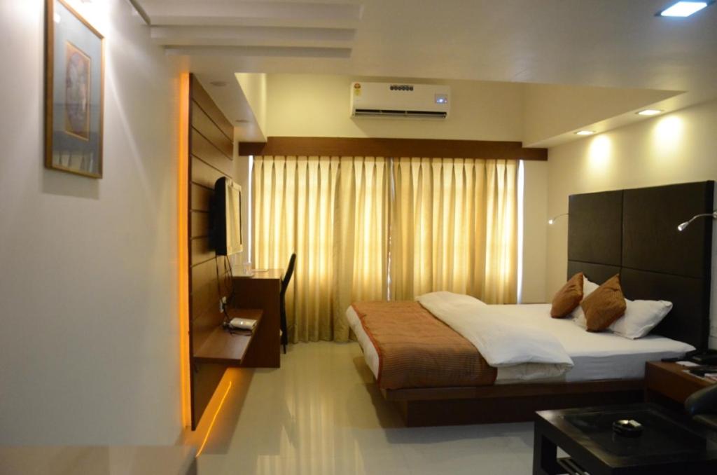 Hotel Yuvraj 5/35