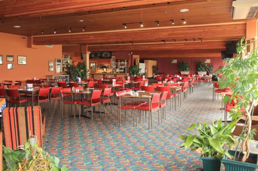 Rubicon Hotel-Motel 32/33