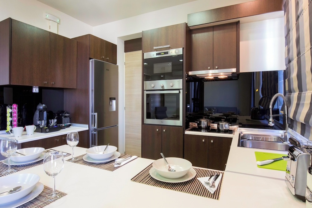 Rhodes Central Suite 34/38