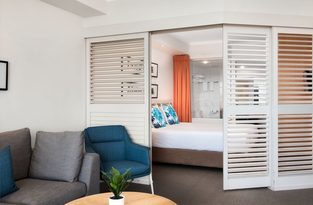 Pelican Waters Resort 46/68
