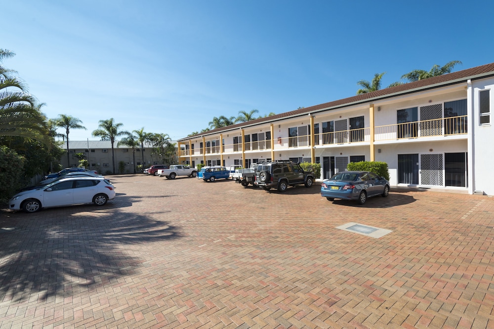 The Beach Motel Hervey Bay 54/72