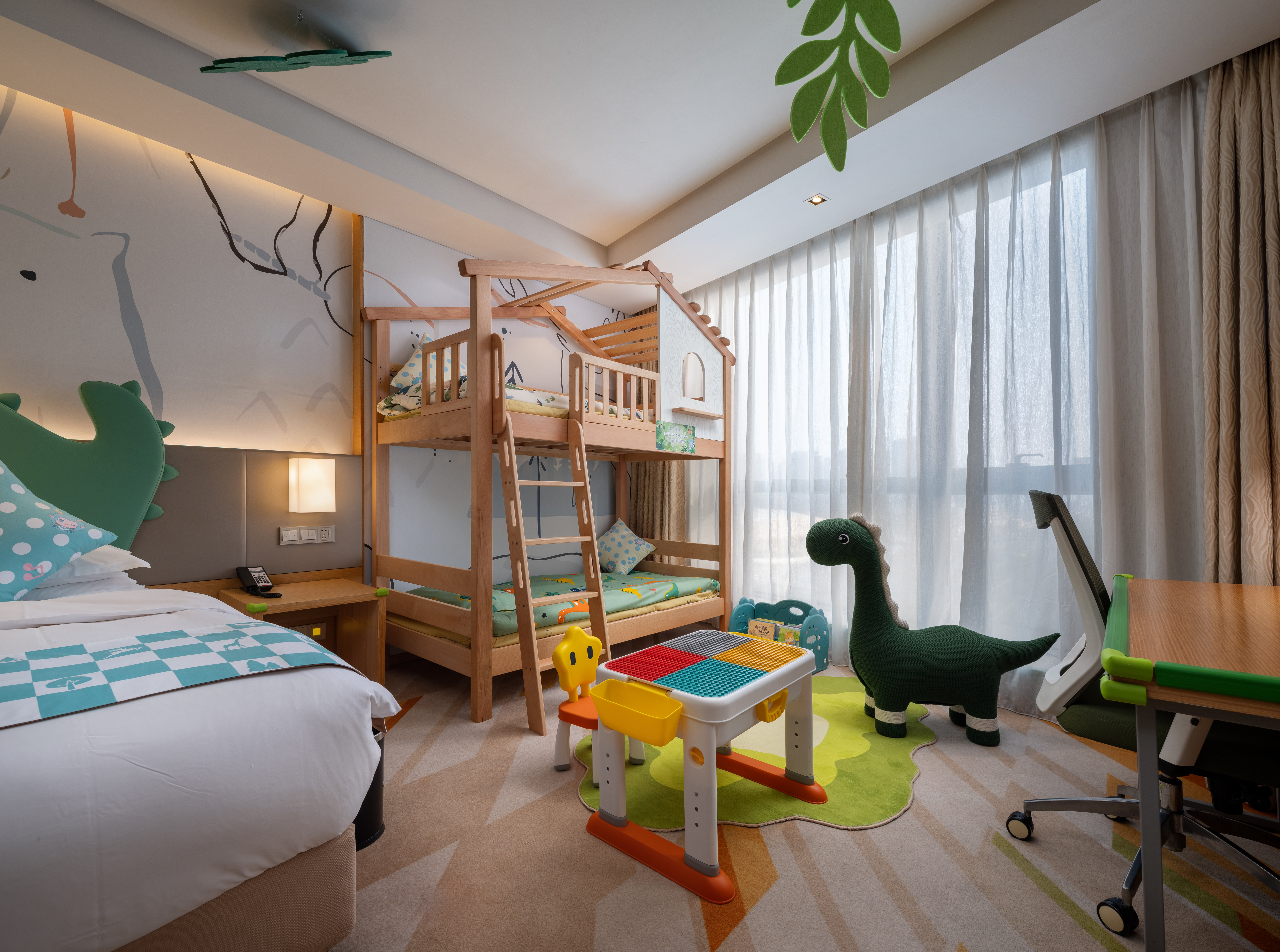 HOLIDAY INN WUXI TAIHU NEW CITY 23/69