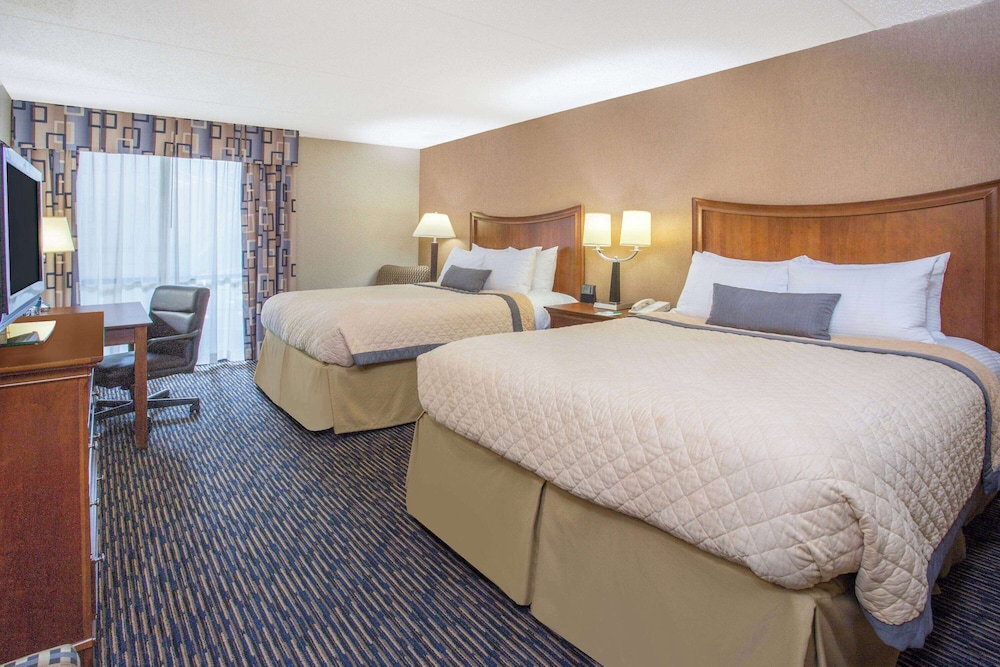 Urbana Hotel and Conference Center 10/35