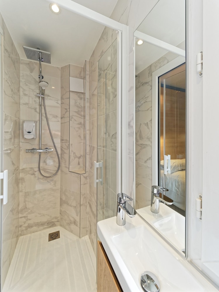 Kyriad Direct Saint Brieuc (Blue Hotel) 47/47