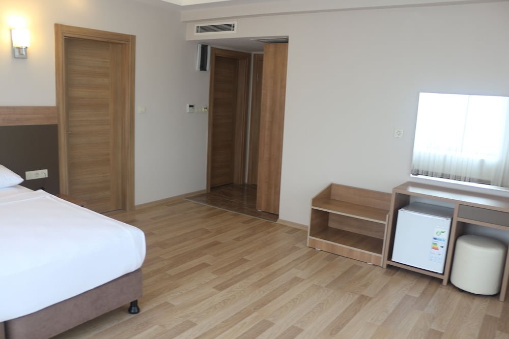 Longoz Hotel 9/25