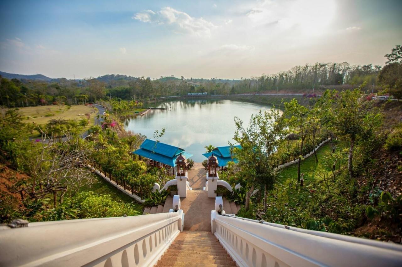 Nan Green Lake View Resort 23/25