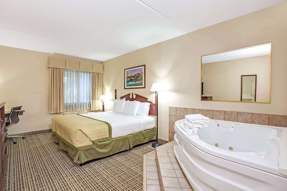 Baymont By Wyndham Louisville Airport South 4/23