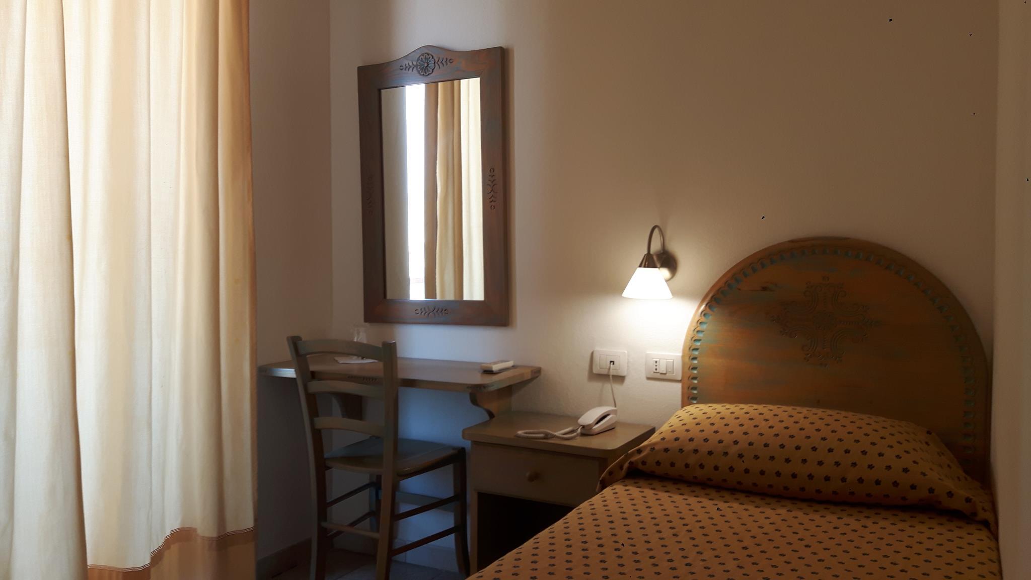 ROOM, SINGLE