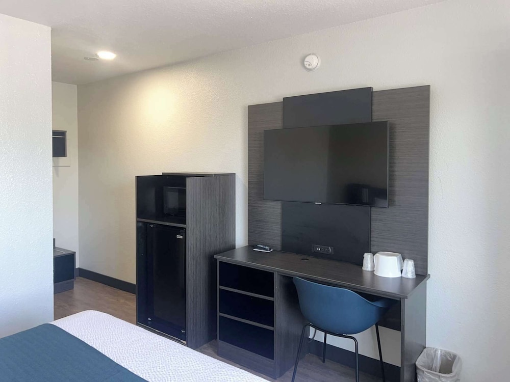 Motel6 Tulare, CA 46/60