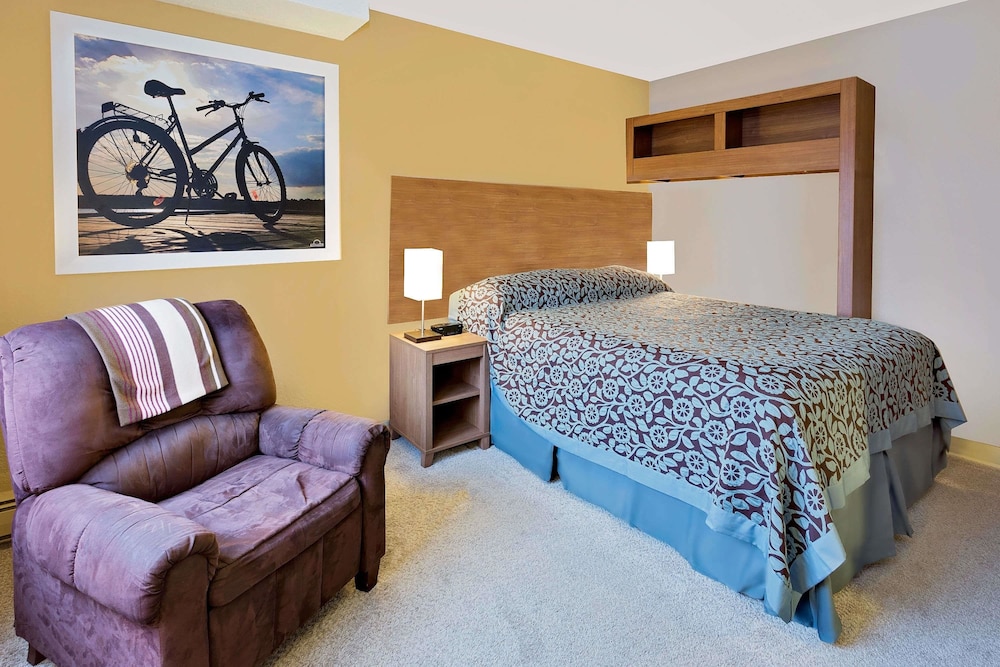Days Inn by Wyndham Winona 13/27