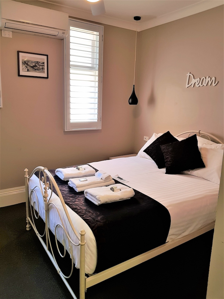 The Grand Hotel 11/50