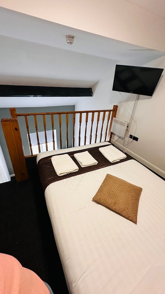 IBI Imperial Salford (ex Trivelles Hotel Manchester - Cross Lane) 30/62