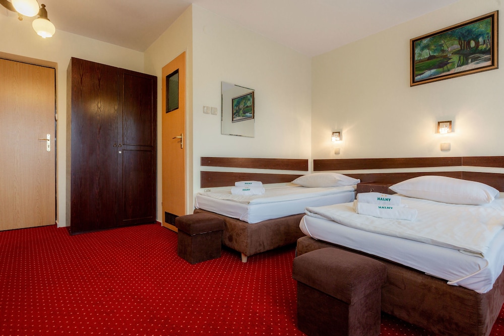 ROOM, QUADRUPLE