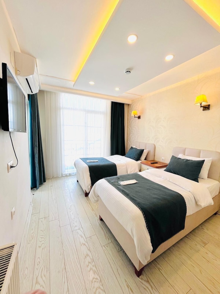 Andalouse Airport Suite Hotel 13/50