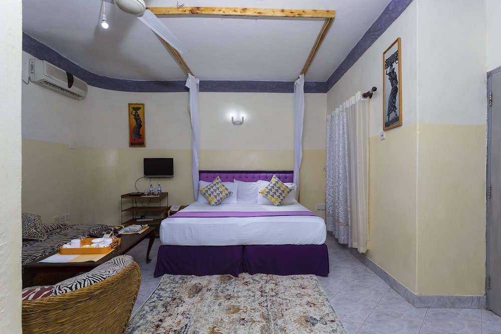 STUDIO, KING BED