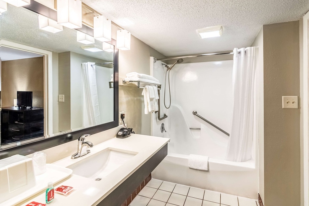 Econo Lodge Crestview South 29/31