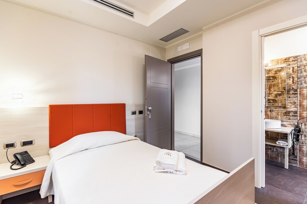 Lual Bleisure Hotel 11/43