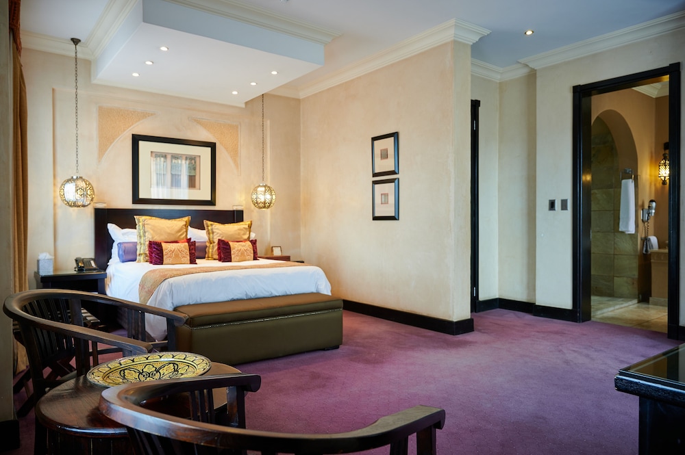 Standard, Queen Bed