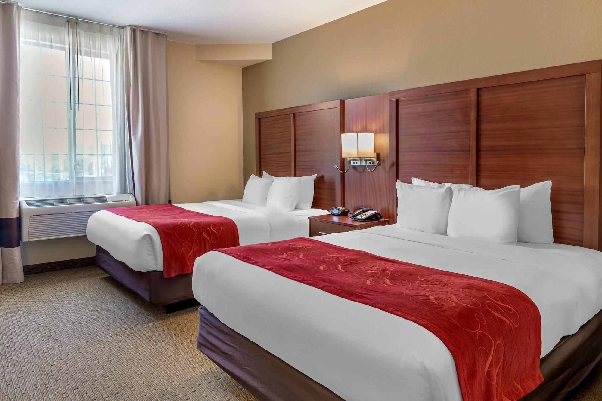Suite, Multiple Beds, Mountain View
