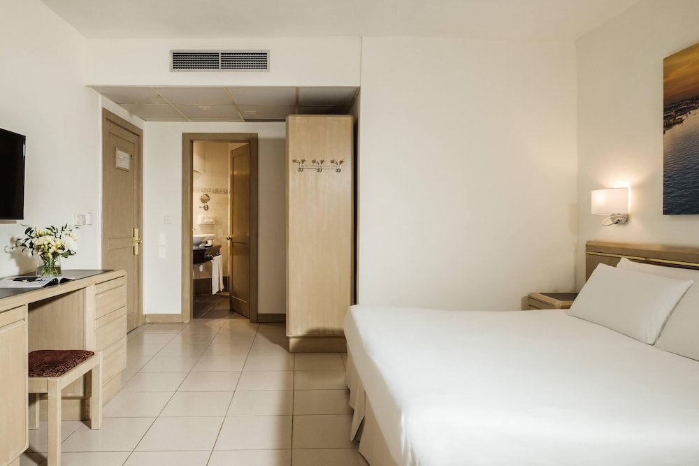 The Diplomat Hotel 4/47