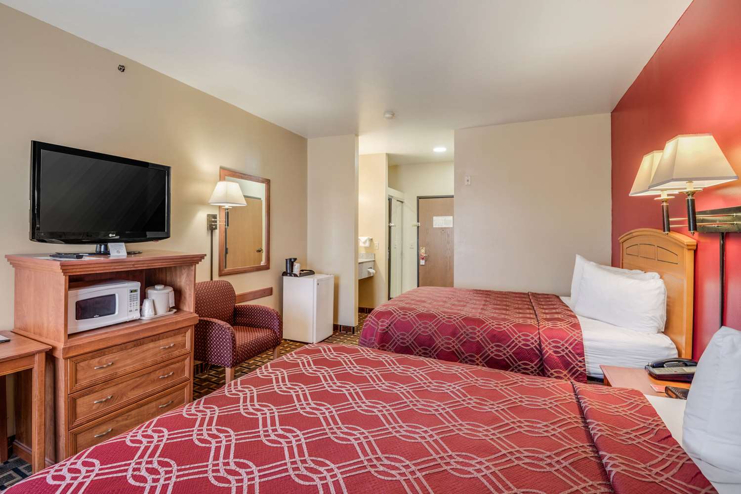 Econo Lodge Lubbock I-27 8/20