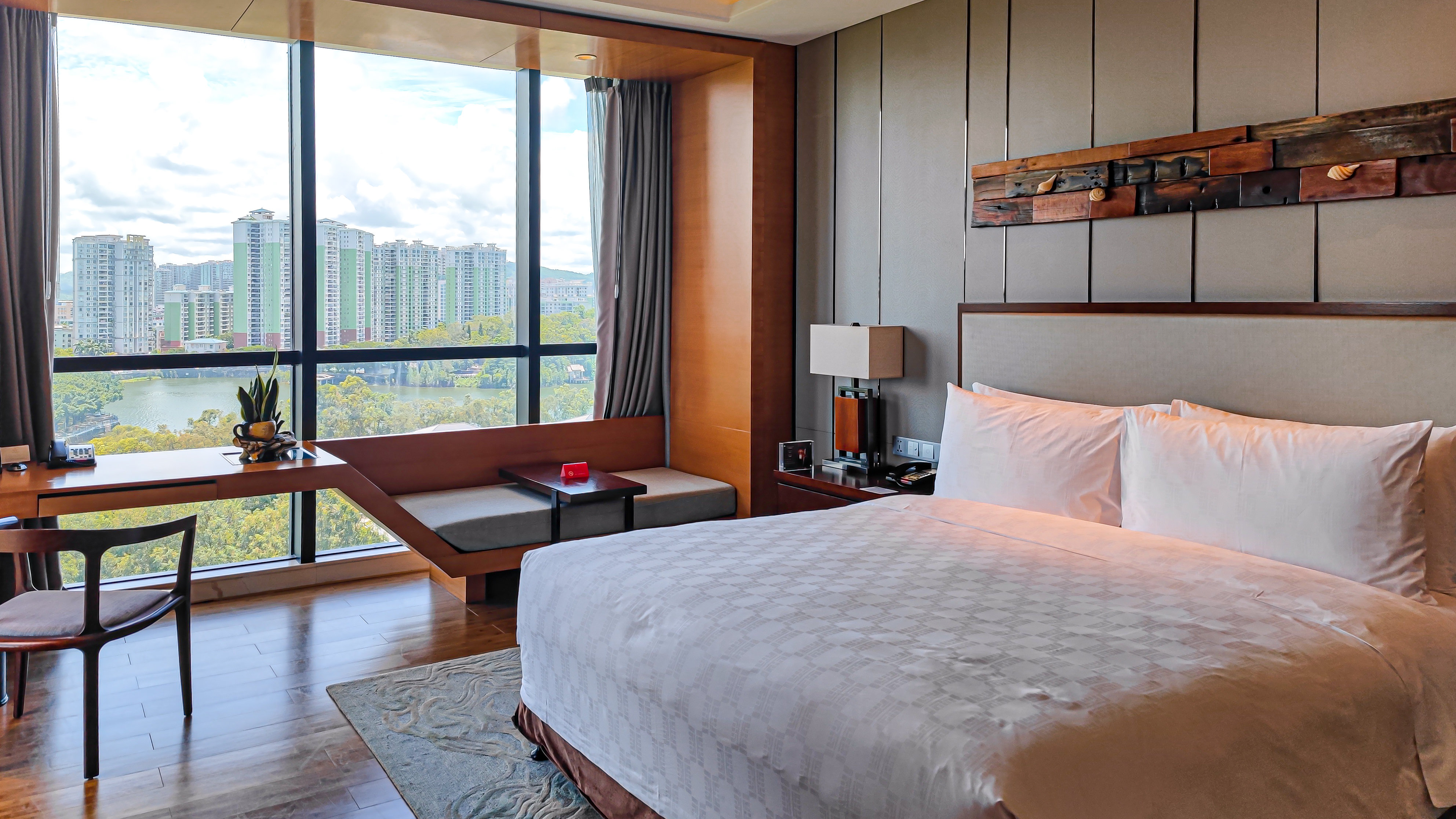 HUALUXE YANGJIANG CITY CENTER 24/79