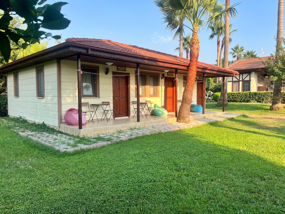 Grenadine Lodge 37/50