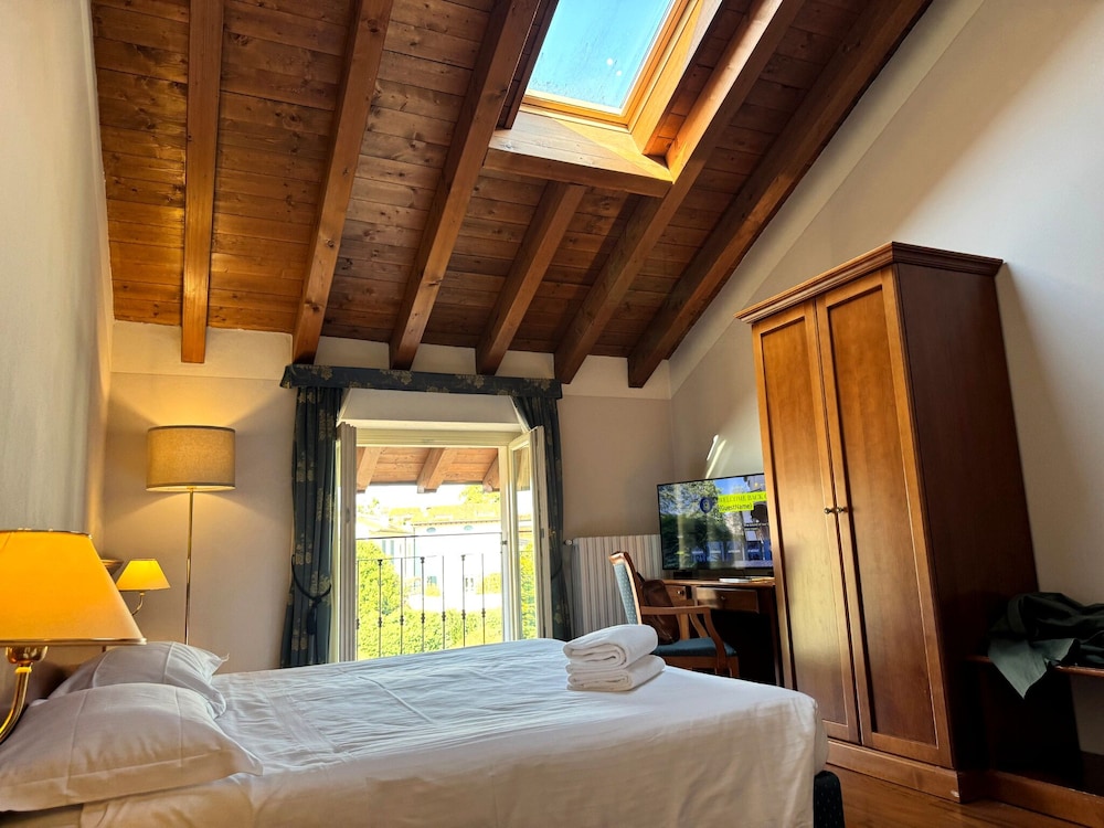 Tower, Deluxe, King Bed, Sofa