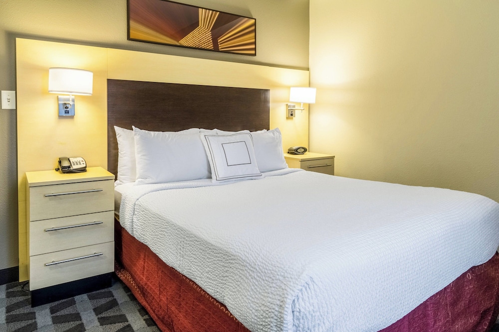2 BEDROOMS, SUITE
