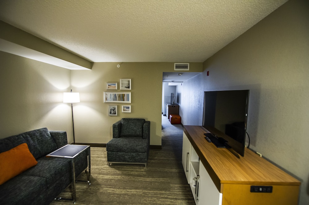 Hampton Inn South Kingstown-Newport Area 40/59