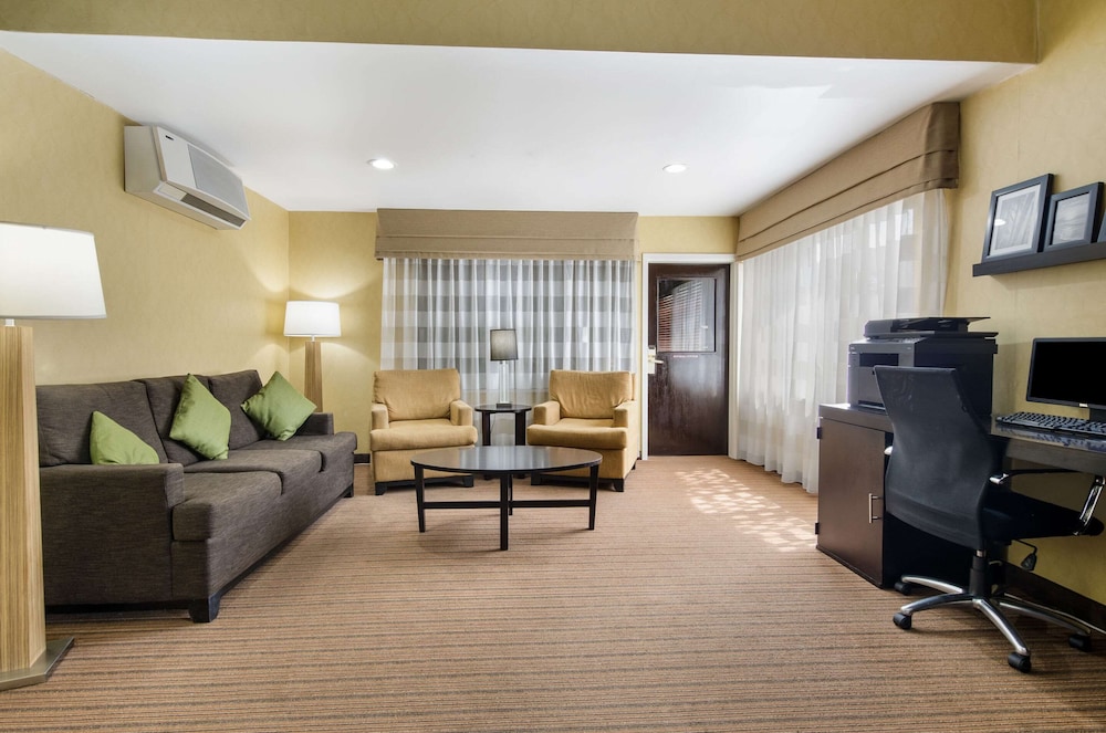 Sleep Inn Hanes Mall 19/38