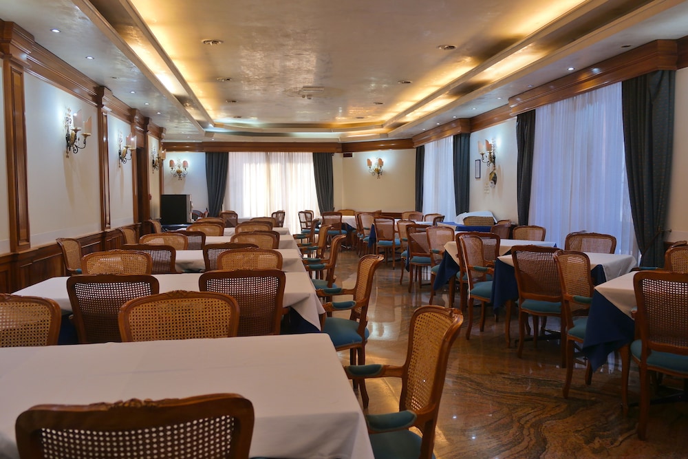 Hotel Mondial 28/28