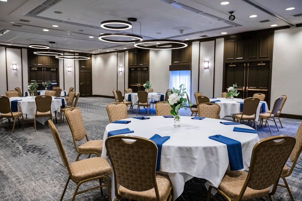 Delta Hotels by Marriott Burlington 31/42