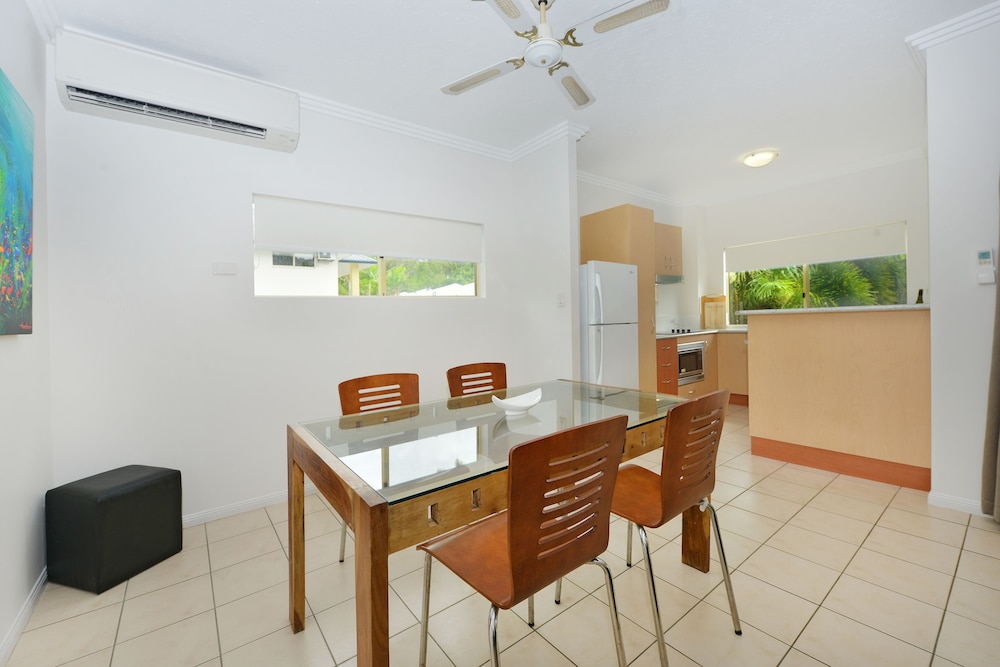 Central Plaza Port Douglas 10/63