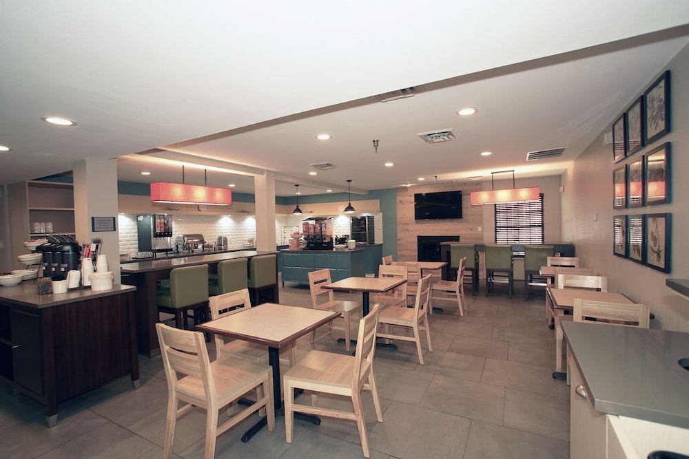 Country Inn & Suites by Radisson Greenfield IN 33/37