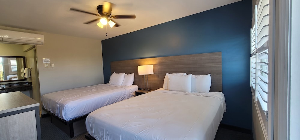 Beachwalker Inn and Suites 14/50