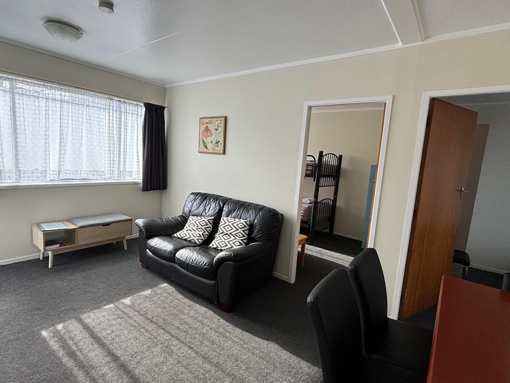 Kowhai And Colonial Motel 32/49
