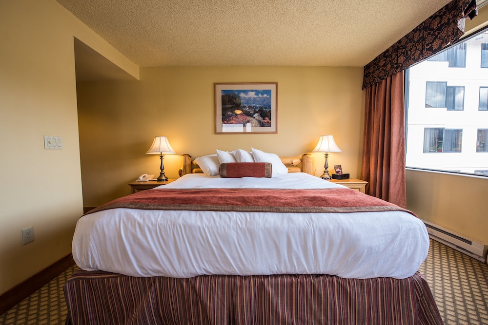 2 Bedrooms, Grand, Lodge, Suite, King Bed, Sofa, Pet Friendly