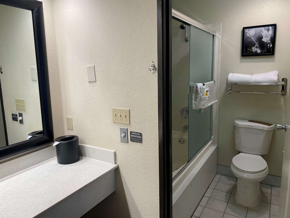 Best Western Plus Inn Of Hayward 13/40