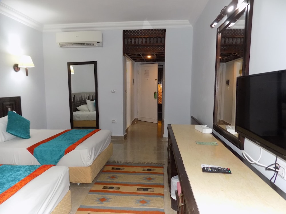 Turquoise Beach Hotel 11/50