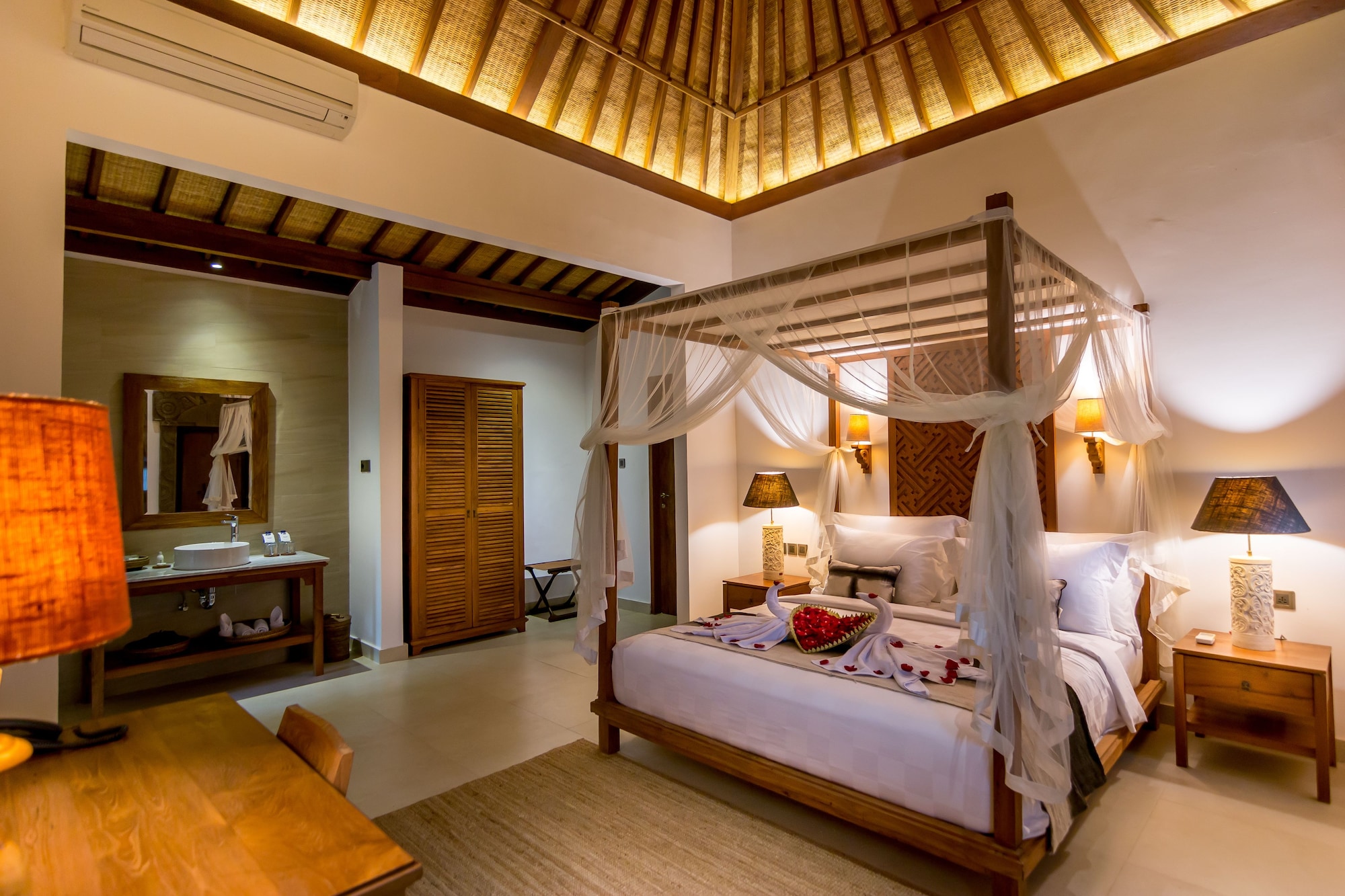 HONEYMOON, SUITE