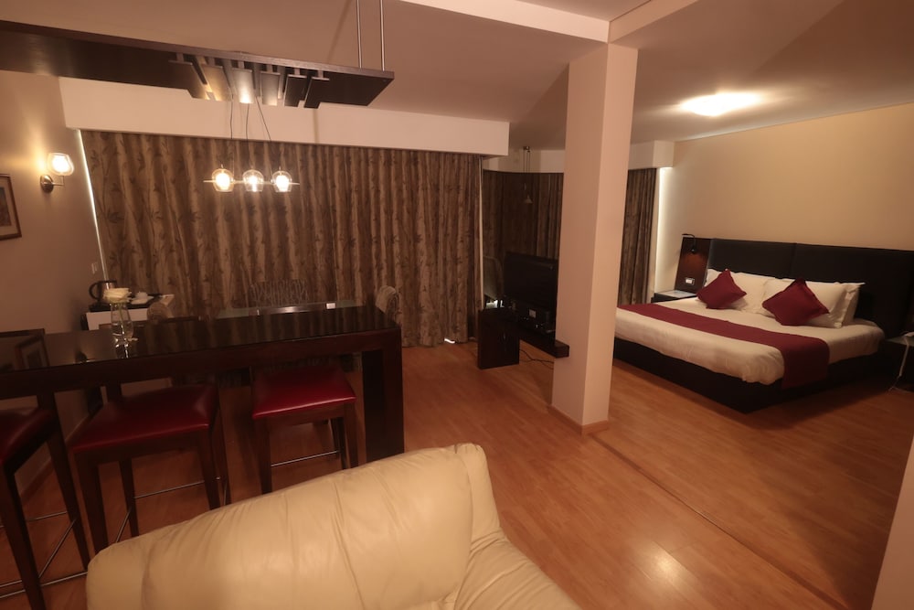 MONTEVERDE HOTEL 17/64