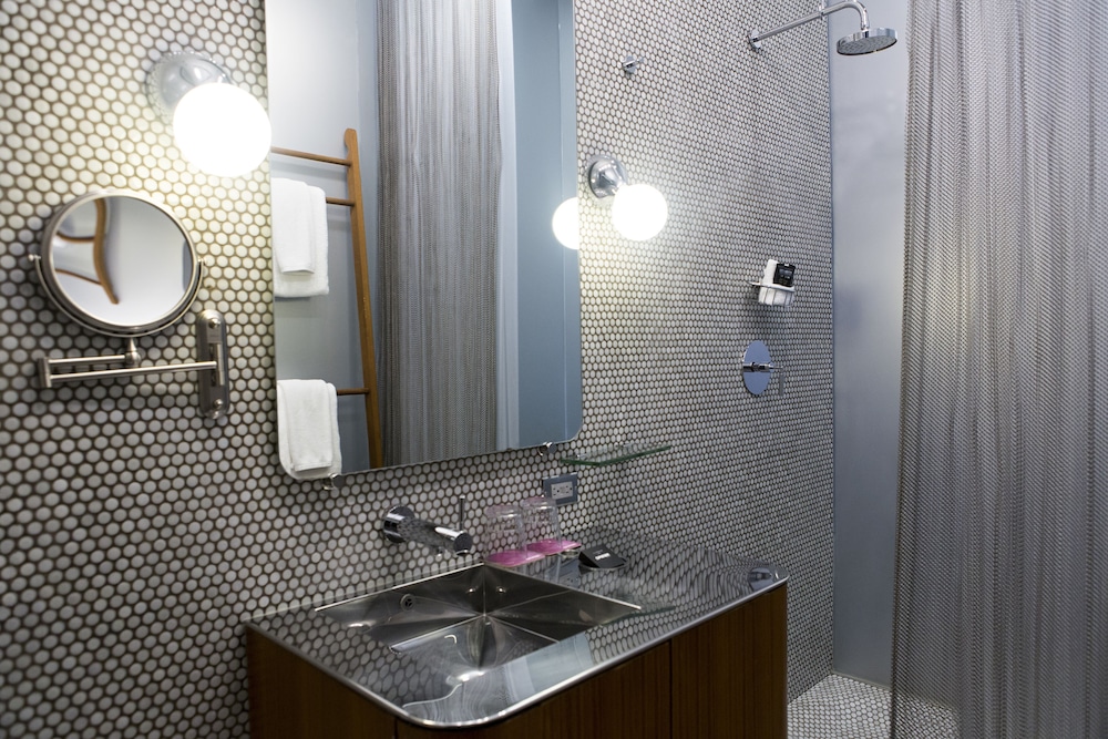 Platinum, Suite, King Bed, Pool Access