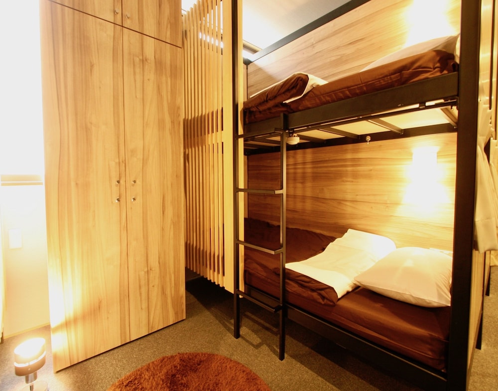 Namba Guesthouse HIVE - Hostel 11/65