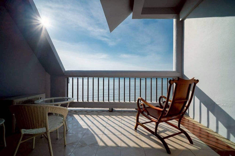 Jansom Beach Resort 40/67